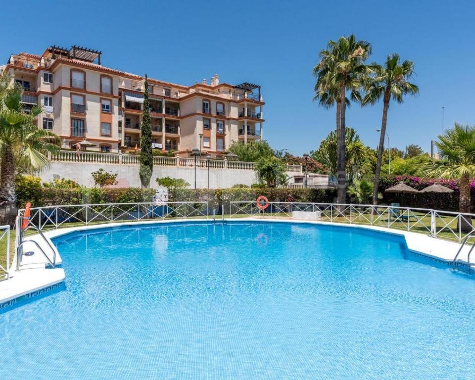 2Bdr Sunny Apartment With Pool And Private Parking In Benalmádena Exteriér fotografie