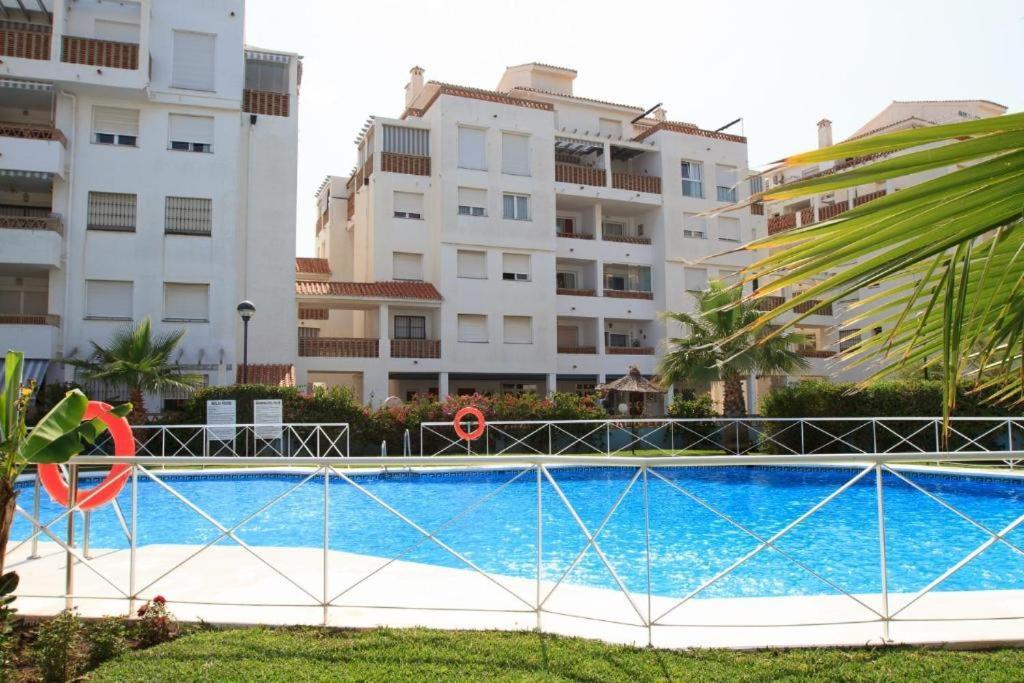 2Bdr Sunny Apartment With Pool And Private Parking In Benalmádena Exteriér fotografie