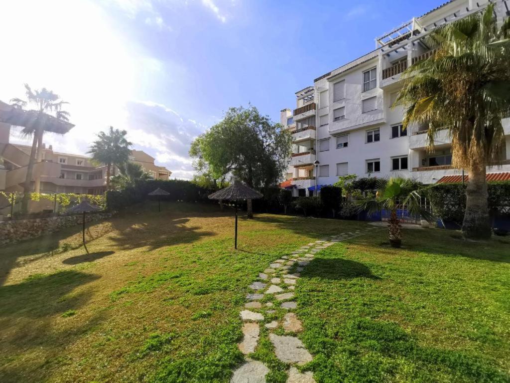 2Bdr Sunny Apartment With Pool And Private Parking In Benalmádena Exteriér fotografie