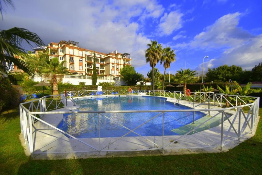 2Bdr Sunny Apartment With Pool And Private Parking In Benalmádena Exteriér fotografie