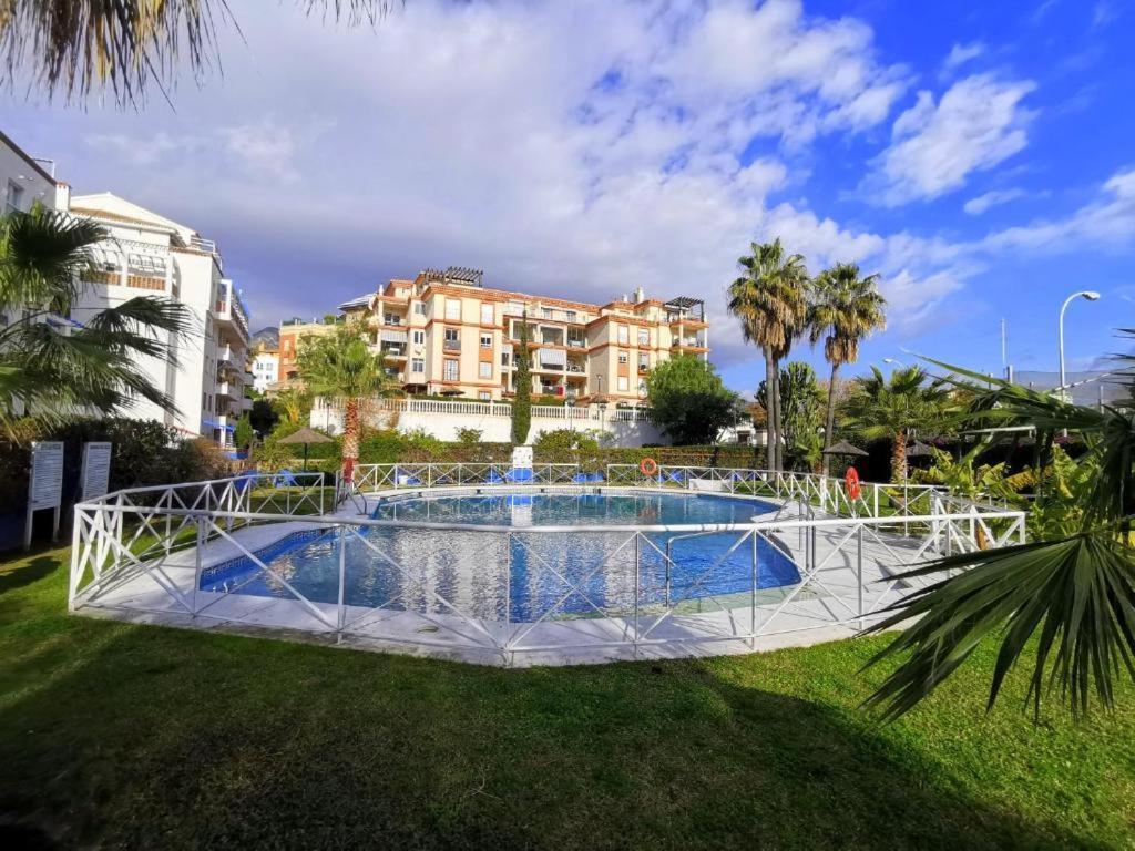 2Bdr Sunny Apartment With Pool And Private Parking In Benalmádena Exteriér fotografie